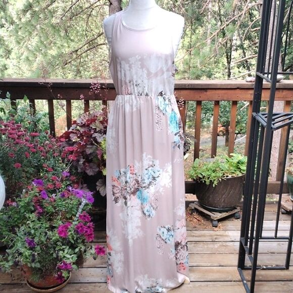 Lilly Posh Maxi Dress - Picture 1 of 13